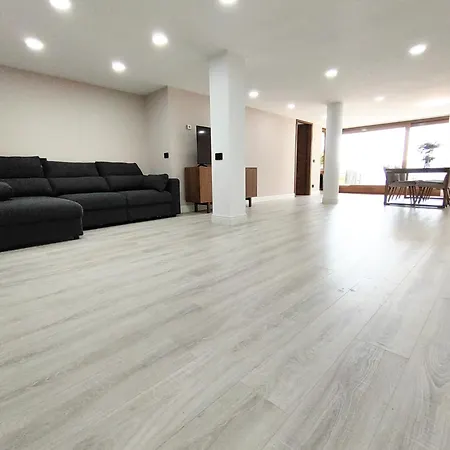Joivy Sofia Wonderful 2-bed Flat With Views Apartment *